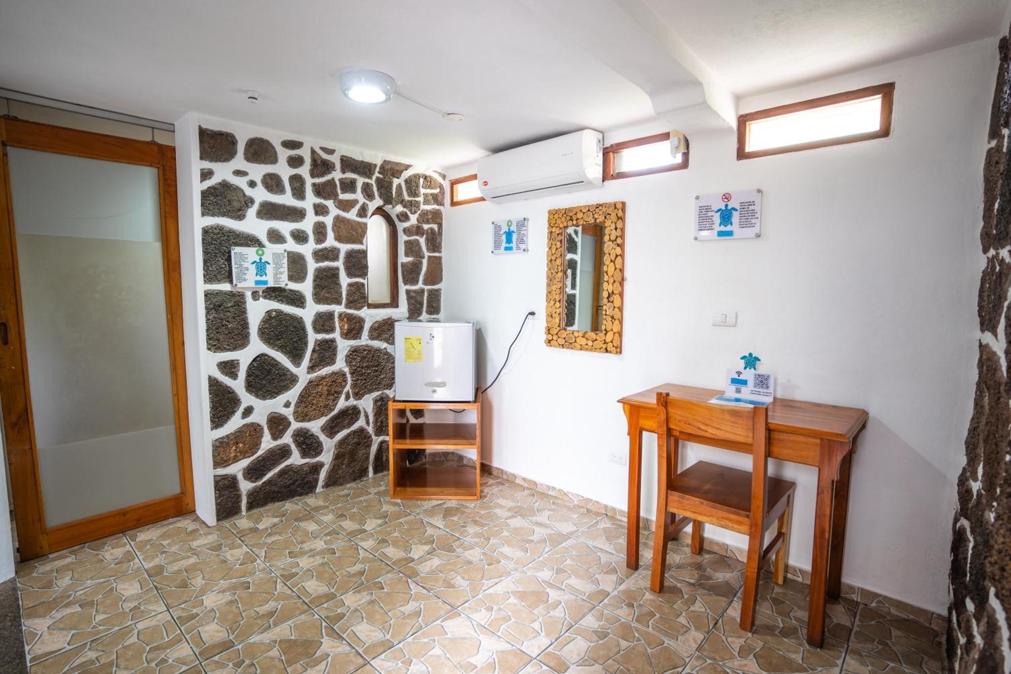 Maidith Galapagos Inn Puerto Ayora  Zewnętrze zdjęcie